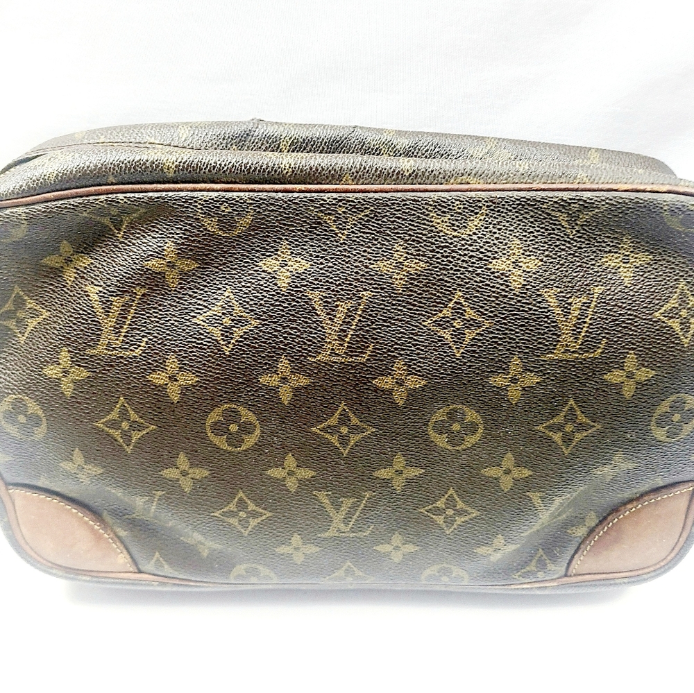 Louis Vuitton Leather Clutch Bag - Picture 2 of 8